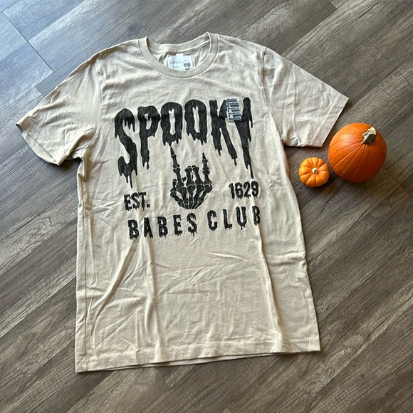 NEW Spooky Babes Club Beige Halloween T-Shirt - Picture 1 of 7